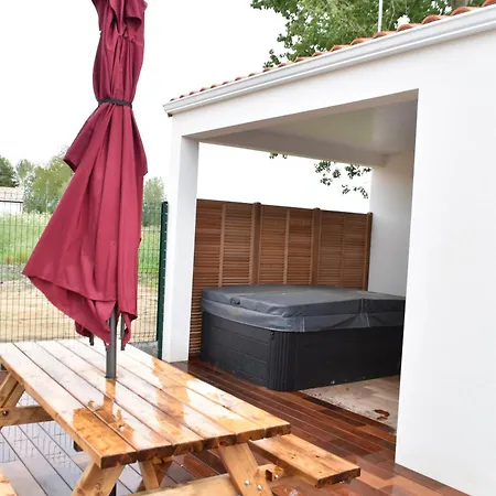 Holiday home Maisons Phoenix